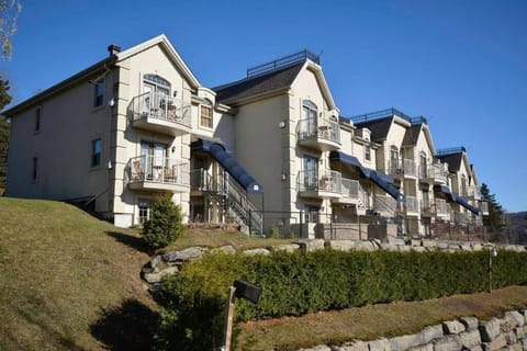 Cozy Loft in the Heart of St-Sauveur Village! Apartamento in Saint-Sauveur