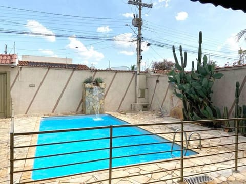 Casa 3 dormitórios com piscina e churrasqueira House in Ribeirão Preto