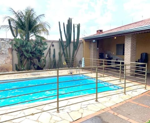 Casa 3 dormitórios com piscina e churrasqueira House in Ribeirão Preto