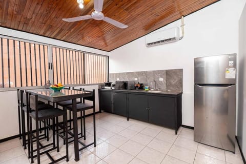 Kitchen or kitchenette, Dining area, air conditioner