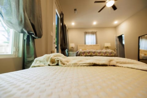 Cozy Room Queen Bed Private Bathroom Apartment in Lithonia