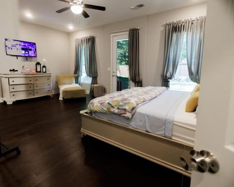 Cozy Room Queen Bed Private Bathroom Apartment in Lithonia