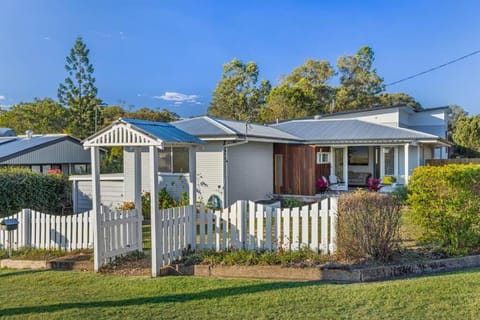 Warm and Cozy Cottage House House in Gympie