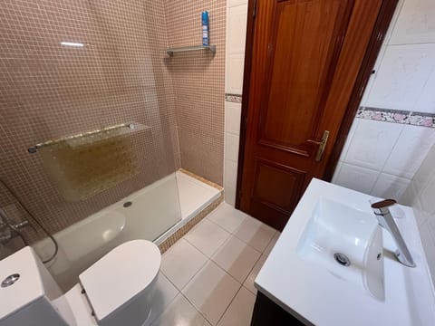 Quarto boa localização com cozinha e casa de banho Apartment in Costa da Caparica