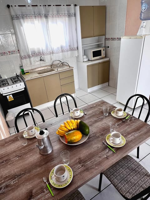 Kitchen or kitchenette, Dining area, Pets, Area and facilities, Breakfast, Lunch, Dinner, children, Family, furniture, internet, microwave, oven, pet friendly, stove, wardrobe, laundry