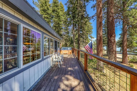 Reflections Lakeview Cabin - Private Beach Access, Hot Tub & Buoy! House in Tahoe Vista