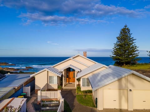 3 Dickinson Avenue House in Bermagui