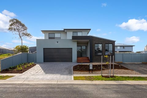 42 Songlark House in Bermagui