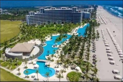 Bird's eye view, Pool view