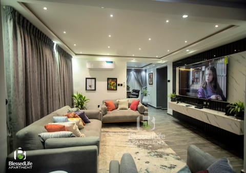 Communal lounge/ TV room, TV and multimedia, Living room, Seating area, Evening entertainment