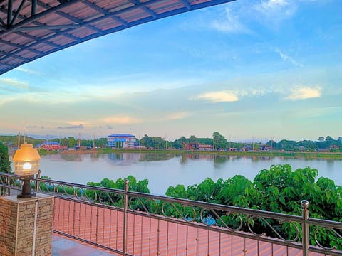 Nearby landmark, Day, Balcony/Terrace, Lake view