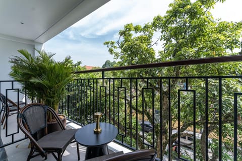 Natural landscape, View (from property/room), Balcony/Terrace, Dining area