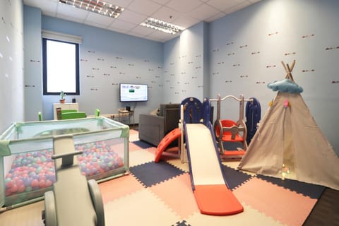 Communal lounge/ TV room, Game Room, Kids's club