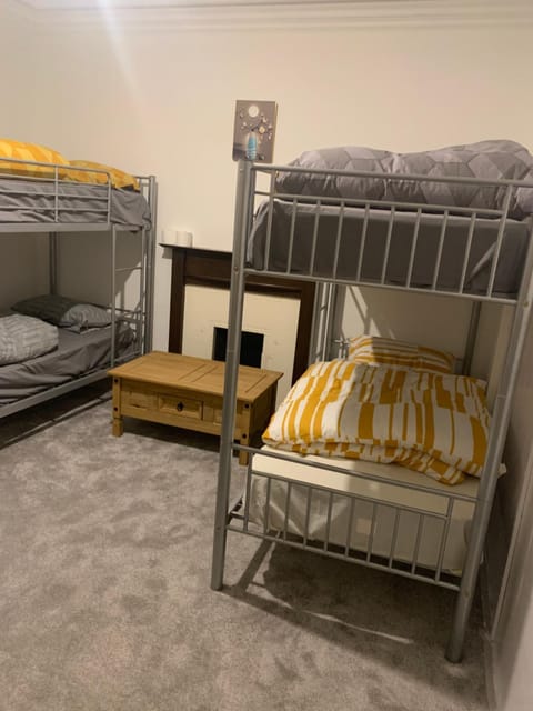 Bed, Photo of the whole room, bunk bed