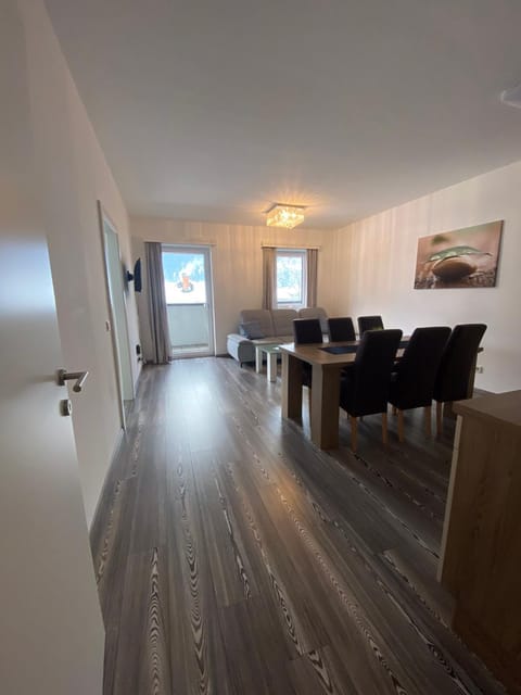 Living room, Photo of the whole room, Dining area