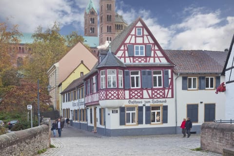 Gasthaus zum Halbmond Posada in Speyer