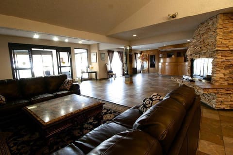 Medicine Hat Inn & Suites Motel in Medicine Hat