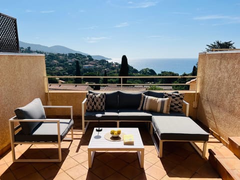 Balcony/Terrace, Living room, Sea view