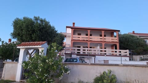 Apartman Ksenija Apartment in Lun