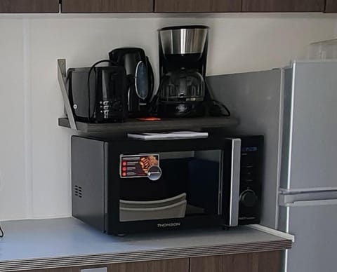 Coffee/tea facilities, microwave, oven, toaster