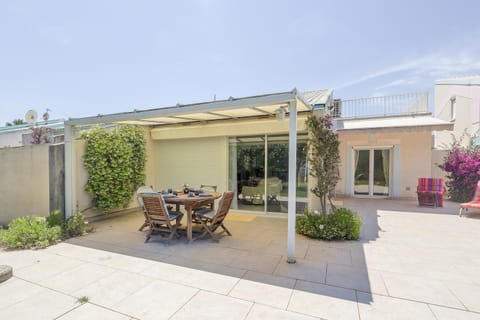 Patio, Dining area