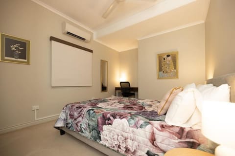 Sunset Oasis in Cullen Bay Apartment in Darwin