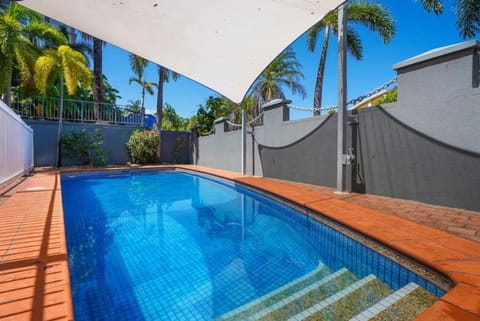 Sunset Oasis in Cullen Bay Apartment in Darwin