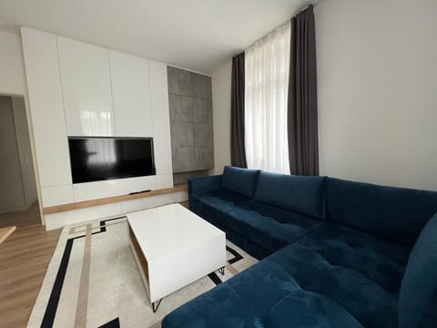 Communal lounge/ TV room, TV and multimedia, Living room, Seating area