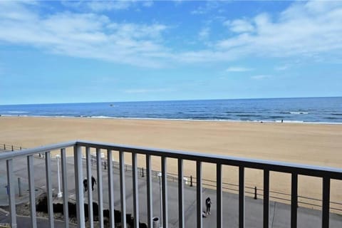 Oceanfront condo, ocean view and indoor pool House in Virginia Beach