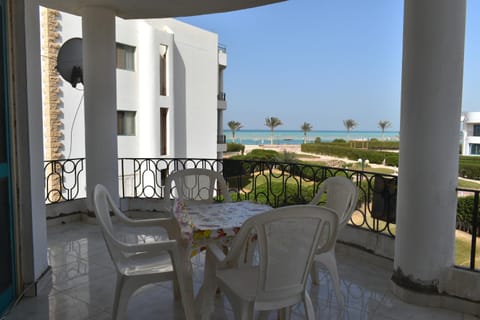 Day, Natural landscape, View (from property/room), Balcony/Terrace, Seating area, Dining area, Sea view