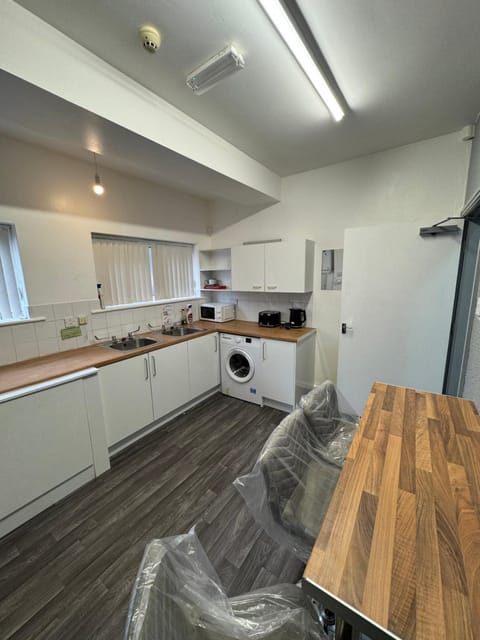 Kitchen or kitchenette, Seating area, stove, washing machine