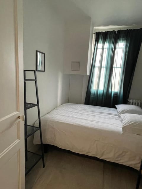 Lily Apartment in Levallois-Perret