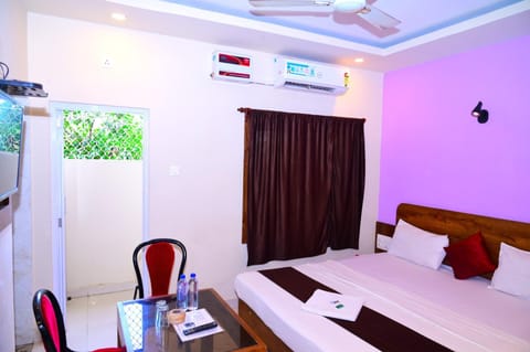 Bed, TV and multimedia, Bedroom, air conditioner