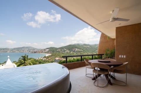 Balcony/Terrace, Sea view, Swimming pool