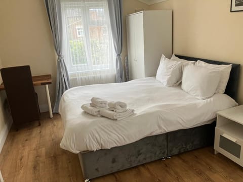 Specious Studio Flats Bed and Breakfast in London Borough of Southwark