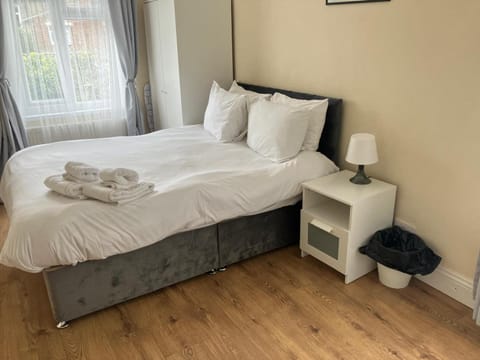 Specious Studio Flats Bed and Breakfast in London Borough of Southwark