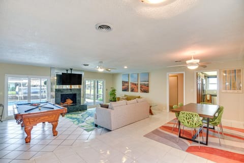 Sunny South Daytona Home with Private Boat Dock! Maison in South Daytona