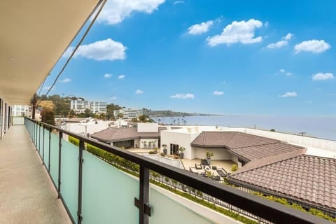 Property building, Balcony/Terrace, Sea view