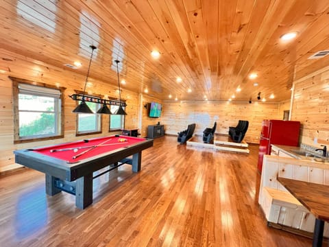 Billiard, Game Room, TV and multimedia, Mountain view, minibar