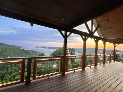 Balcony/Terrace, Seating area, Mountain view