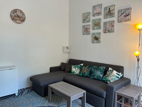 Charmant T3 climatisé avec terrasse, proche plage & parking privé - 4/6 pers, Gruissan - FR-1-796-7 Apartment in Gruissan