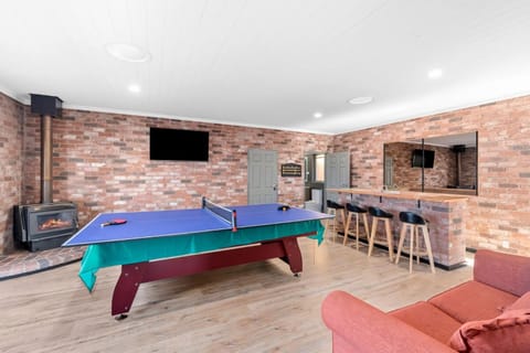 Communal lounge/ TV room, Game Room, Table tennis, TV and multimedia, Seating area