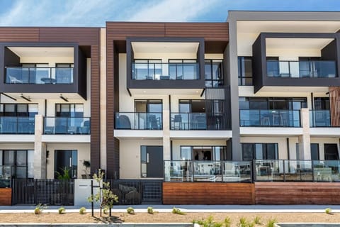 Property building, Balcony/Terrace