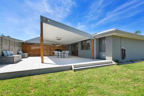 Property building, Patio, Garden, Dining area, Garden view