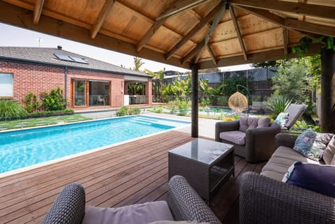 Sorrento Serenity - Pool, Theatre and Games Room, Walk to Beach and Shops House in Portsea