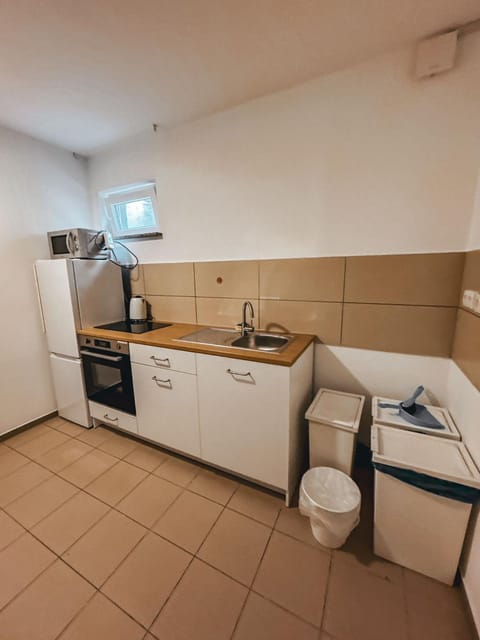 Kitchen or kitchenette, oven, stove