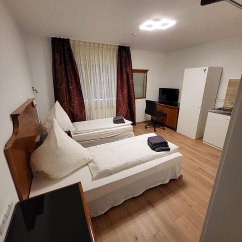 Frankenthal City Apartment mit eigene Bad und Kochmöglichkeit Bed and Breakfast in Frankenthal