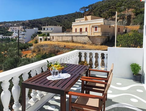 Patio, Natural landscape, View (from property/room), Balcony/Terrace, Dining area, Mountain view