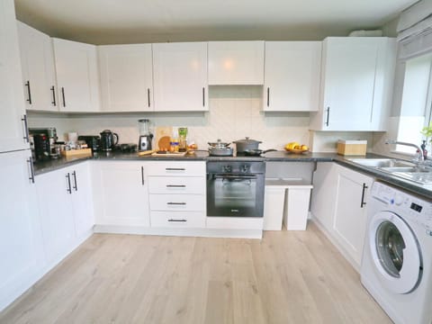 Pass the Keys Stylish Flat With Parking Close To Coop Arena Apartment in Manchester