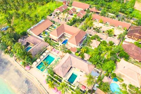 Property building, Pool view